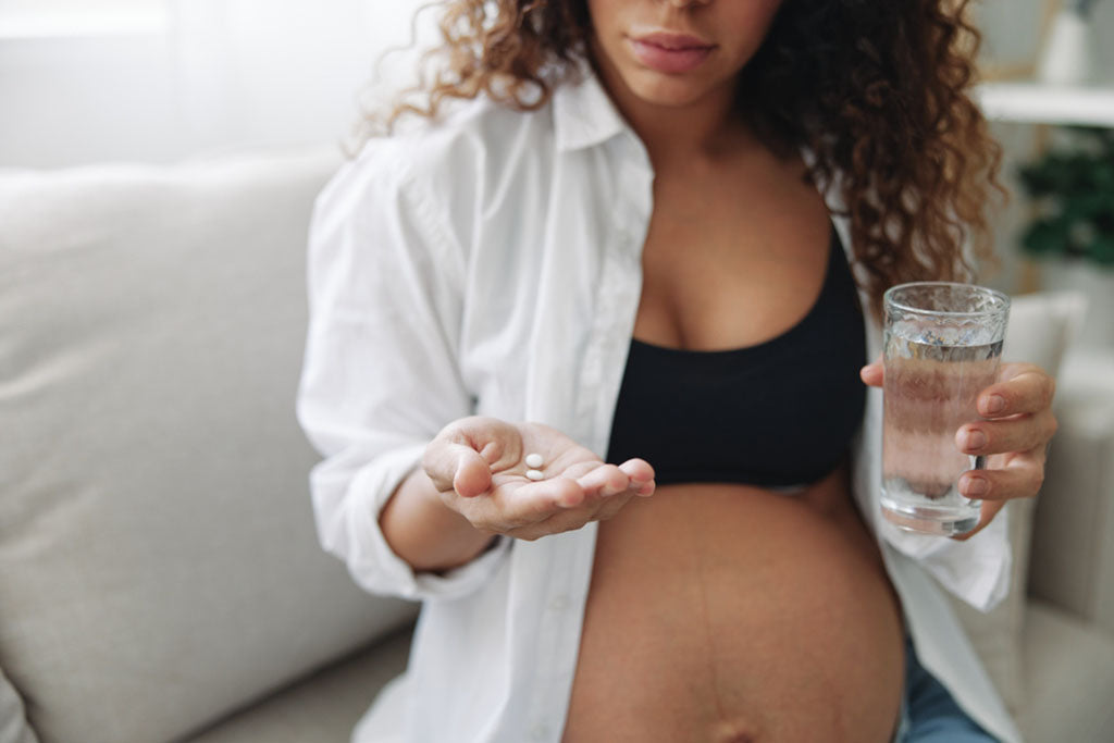 pregnant woman taking supplements